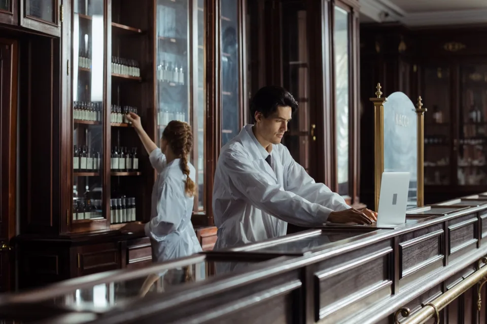 Thuốc & đồ dùng chăm sóc sức khỏe